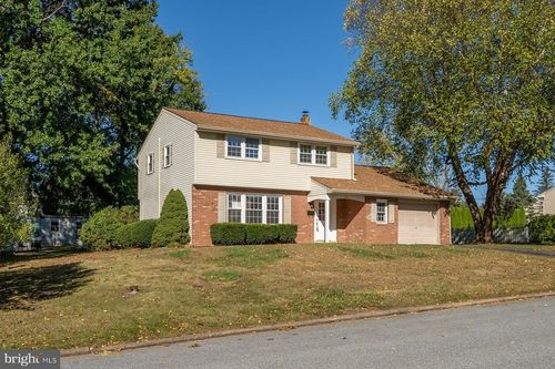 216 Laurelwood Dr, DOUGLASSVILLE, PA, 19518-1008 | Card Image