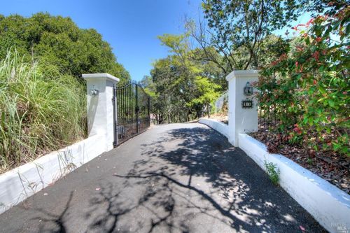 13 Black Oak Ln, Novato, CA, 94947-4337 | Card Image