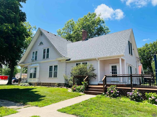 703 Pioneer St, House other with 4 bedrooms, 3 bathrooms and null parking in Seneca KS | Image 6