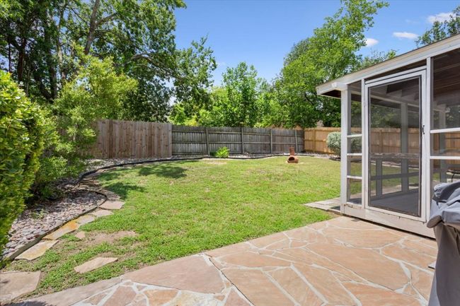 screened in back patio for comfort | Image 28
