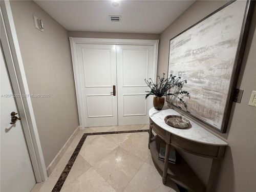 24d-2110 N Ocean Blvd, Fort Lauderdale, FL, 33305-1954 | Card Image