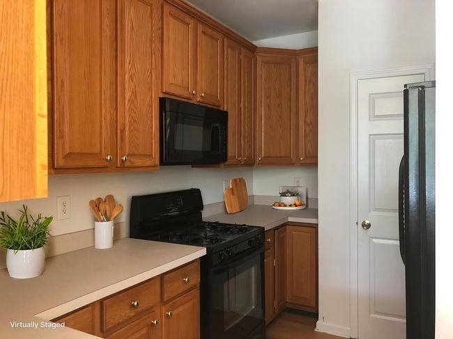 7 Atlas Ct, House other with 2 bedrooms, 3 bathrooms and null parking in Jersey City NJ | Image 7