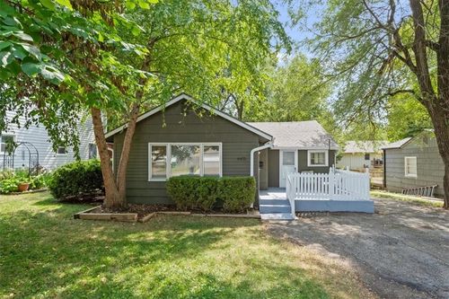 4415 W 52nd Ter, Roeland Park, KS, 66205-2305 | Card Image