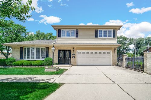 495 E Park Manor Ct, Elmhurst, IL, 60126-4646 | Card Image