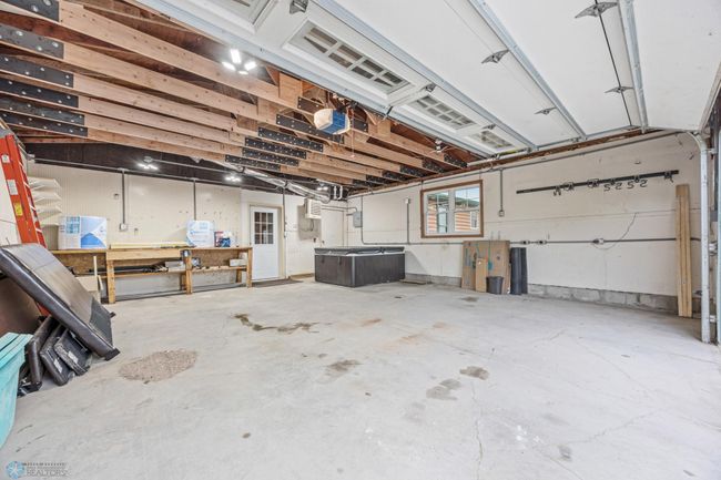 24' x 26' Heated Garage | Image 35