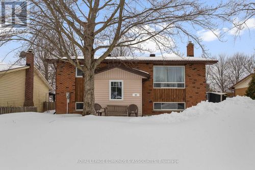 95 Spruce St, Petawawa, ON, K8H3H7 | Card Image