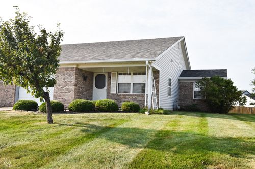 1139 E Apple Blossom Ln, Greenfield, IN, 46140-8068 | Card Image
