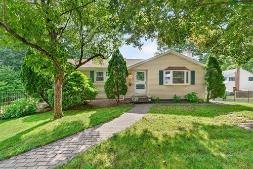 38 Paulson Dr, Burlington, MA, 01803-2842 | Card Image