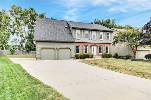 8346 Oakview Cir, Lenexa, KS, 66215-5382 | Card Image