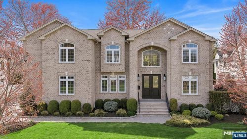 15 Eric Pl, Demarest, NJ, 07627-2438 | Card Image