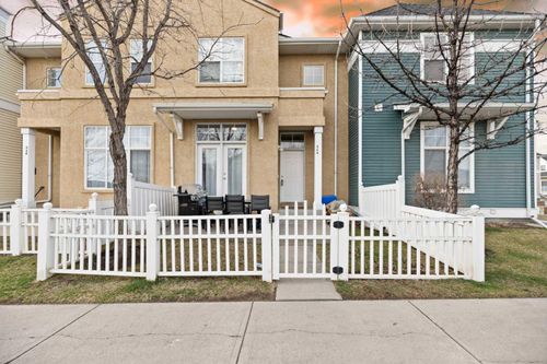 346 Mckenzie Towne Link Se, Home with 3 bedrooms, 1 bathrooms and 2 parking in Calgary AB | Card Image