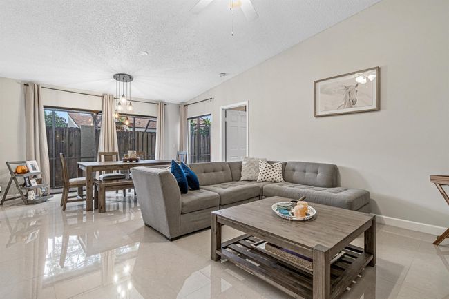241 - 241 Meadows Dr, Condo with 3 bedrooms, 2 bathrooms and null parking in Boynton Beach FL | Image 7