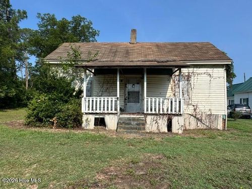 105 2nd St, Laurinburg, NC, 28352-4026 | Card Image