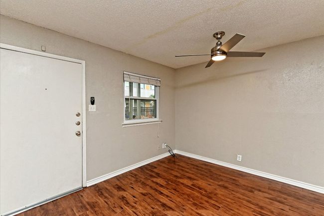 APT-120 - 2401 Manor Rd, Condo with 2 bedrooms, 1 bathrooms and null parking in Austin TX | Image 4