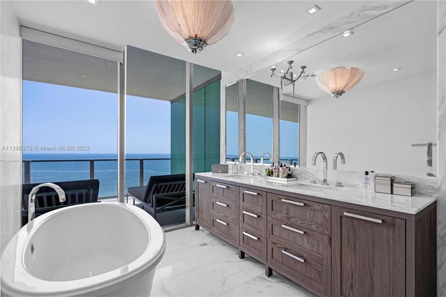 UNIT-1002S - 360 Ocean Dr, Condo with 4 bedrooms, 6 bathrooms and null parking in Key Biscayne FL | Image 25