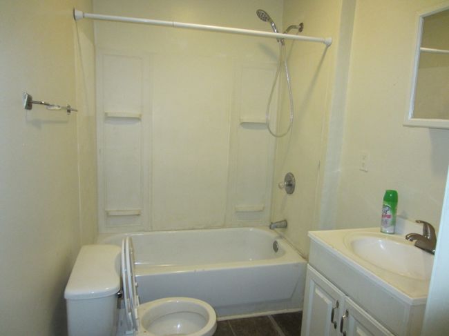 Full bath upstairs | Image 10