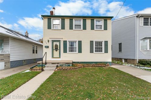 716 Kings Hwy, Wyandotte, MI, 48192-2438 | Card Image