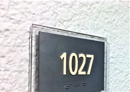 apt-1027-1000 West Ave, Miami Beach, FL, 33139-4725 | Card Image