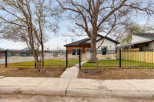 202 Segura St, San Antonio, TX, 78237-2341 | Card Image