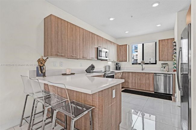 4690 Nw 84 Th Ave, Townhouse with 3 bedrooms, 5 bathrooms and null parking in Doral FL | Image 12