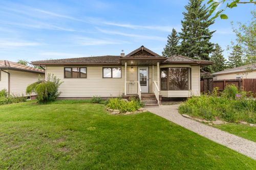 716 44 Ave Nw, Calgary, AB, T2K0J4 | Card Image