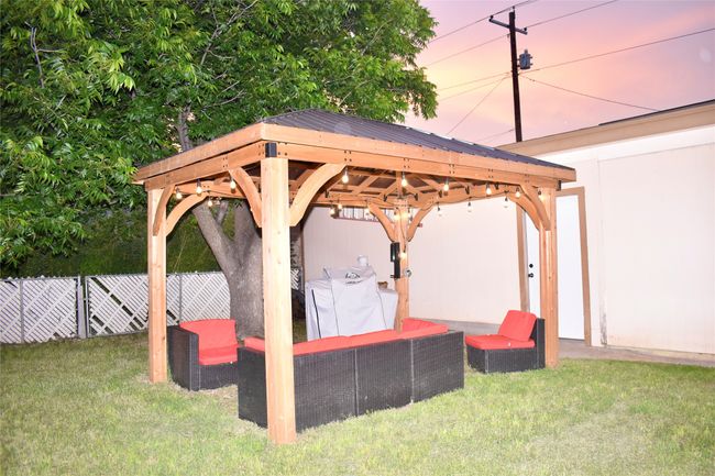 1900 S Walnut St, House other with 3 bedrooms, 2 bathrooms and null parking in Brady TX | Image 15