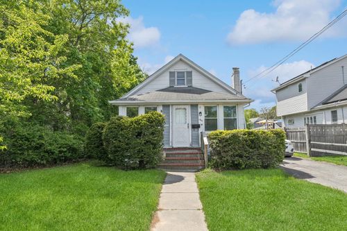 186 Falcon Ave, Patchogue, NY, 11772-2913 | Card Image