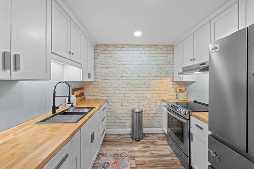 3-75 Huntoon Memorial Hwy, Leicester, MA, 01524-1249 | Card Image