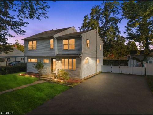 136 Haroldson Pl, Pompton Lakes, NJ, 07442-1547 | Card Image