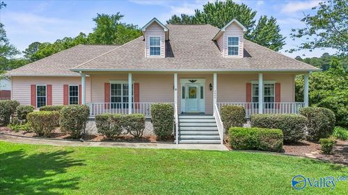 2400 Cowen Cir, Guntersville, AL, 35976-2222 | Card Image