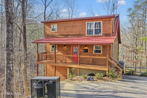 640 Country Oaks Dr, Pigeon Forge, TN, 37863-3266 | Card Image