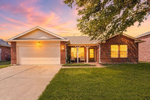 632 Partridge Dr, Saginaw, TX, 76131-8807 | Card Image