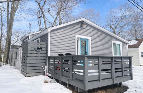 24 Anchor Path, Baiting Hollow, NY, 11933-1251 | Card Image