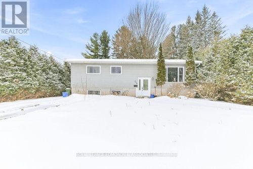 904 Lea St, Pembroke, ON, K8A6H7 | Card Image