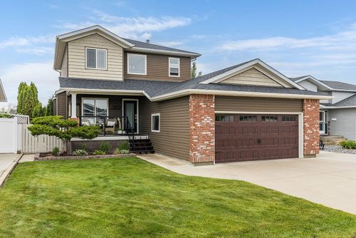 592 Hemingway Cres Ne, Medicine Hat, AB, T1C1X4 | Card Image