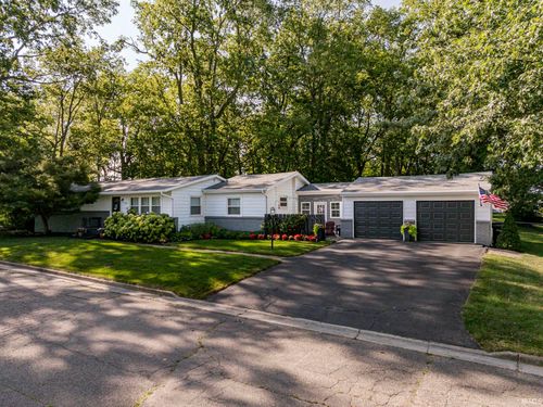 201 E Davidson St, Muncie, IN, 47303-2979 | Card Image