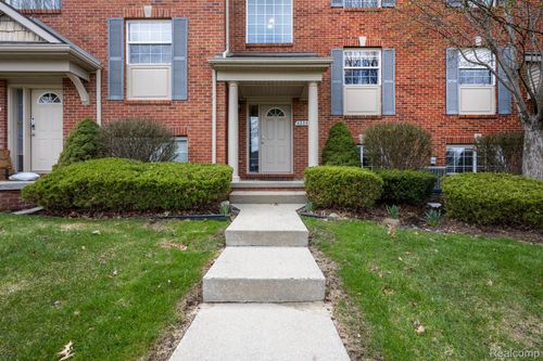 unit-16-6335 Waldon Center Drive, Independence Charter Township, MI, 48346 | Card Image