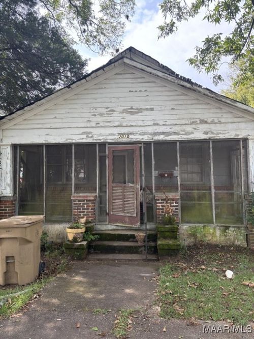 2010 1st Ave, Selma, AL, 36703-2941 | Card Image