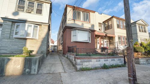 93 202nd St, Hollis, NY, 11423-3016 | Card Image