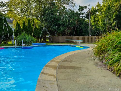 6940 Wing Lake Rd, Bloomfield Hills, MI, 48301-2960 | Card Image