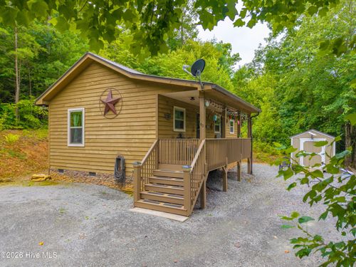 40 Refuge Ridge Rd, Murphy, NC, 28906-3136 | Card Image