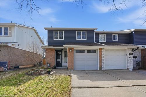 70 Gledhill Crescent, Hamilton, ON, L9C6H4 | Card Image
