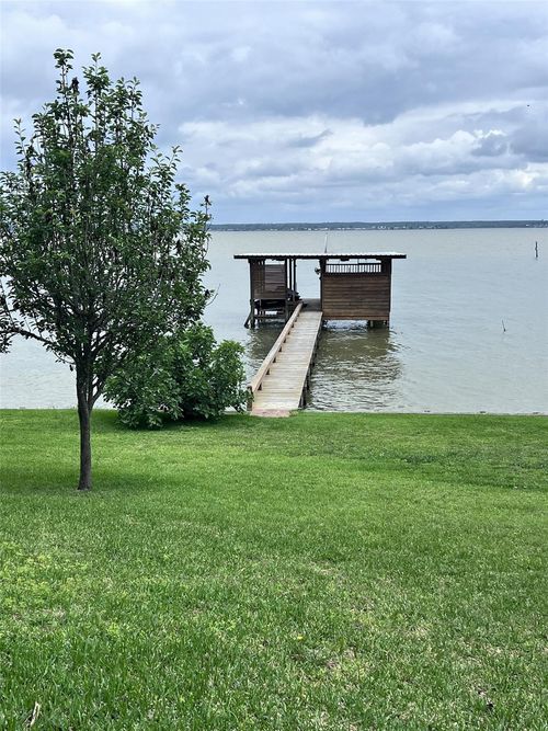 300 & 301 Tortuga Way, Pointblank, TX, 77364 | Card Image