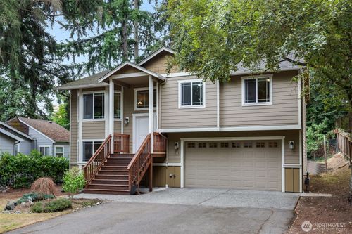 13739 Stone Ave N, Seattle, WA, 98133-7016 | Card Image