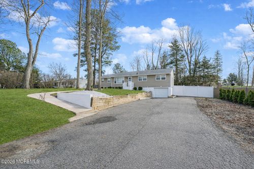 2 Pension Rd, Manalapan, NJ, 07726-3806 | Card Image