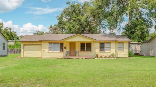 704 Pin Money St, Clute, TX, 77531-4438 | Card Image