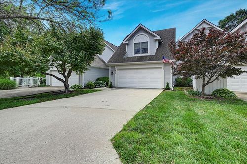 2433 W 137th Pl, Leawood, KS, 66224-4218 | Card Image
