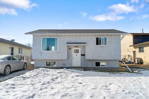 9525 121 Ave, Grande Prairie, AB, T8V4R6 | Card Image