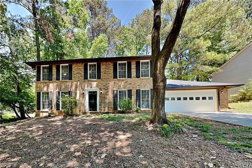 9880 Lake Forest Way, Roswell, GA, 30076-2557 | Card Image