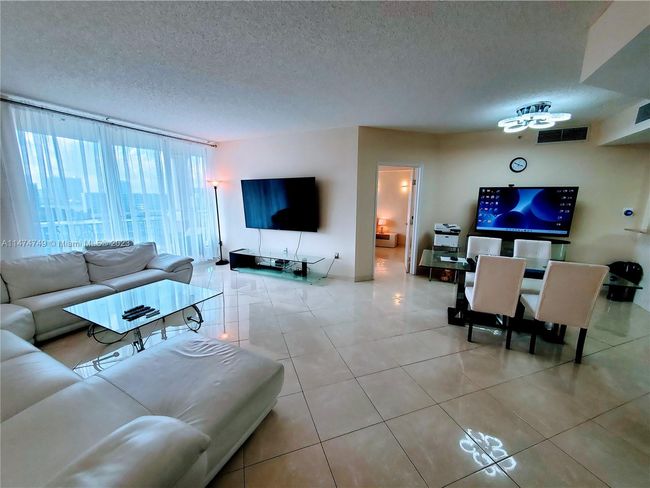 APT-906 - 17555 Atlantic Blvd, Condo with 2 bedrooms, 2 bathrooms and null parking in Sunny Isles Beach FL | Image 5